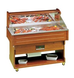 Bild von Fisch-Buffet; mit Eismaschine
