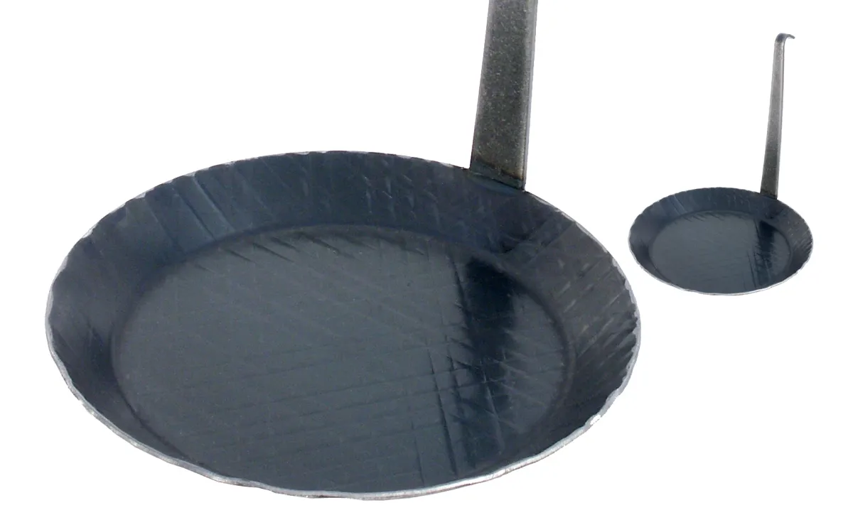Picture of Servierpfanne 24 cm mit, vertikalem Griff, aus kaltgeschmiedetem Eisen  